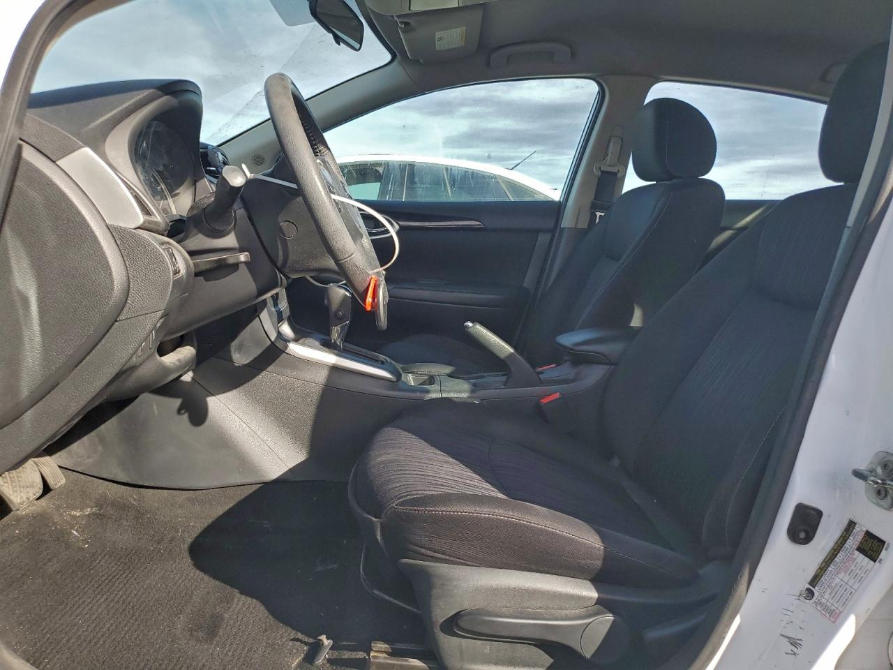 2019 NISSAN SENTRA S photo 7