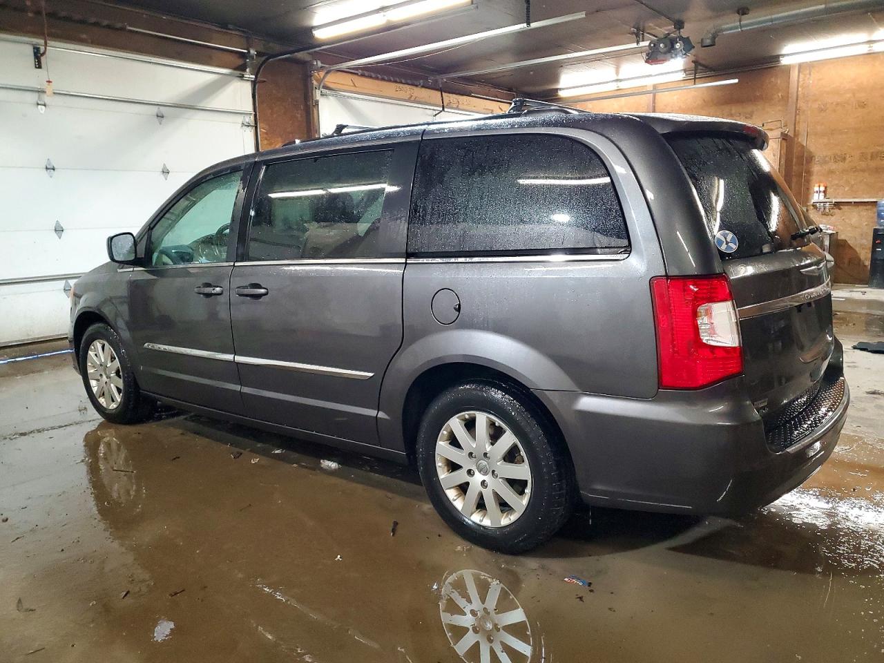 2015 CHRYSLER TOWN & COUNTRY TOURING photo 2