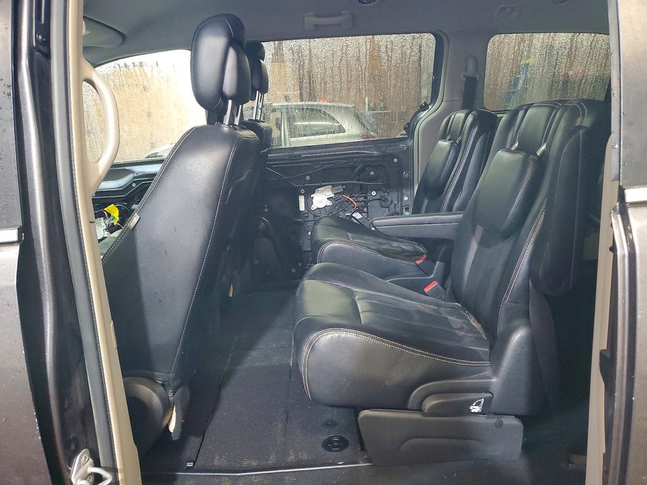 2015 CHRYSLER TOWN & COUNTRY TOURING photo 11