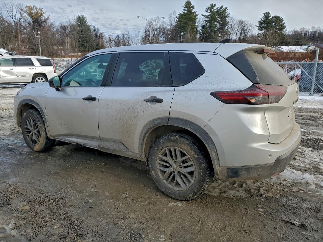 2024 NISSAN ROGUE S photo 2