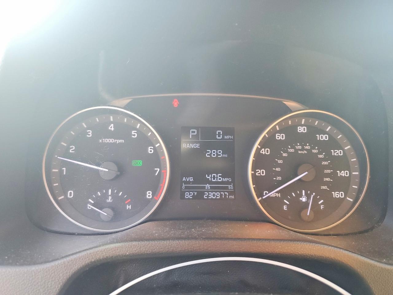 2017 HYUNDAI ELANTRA photo 9