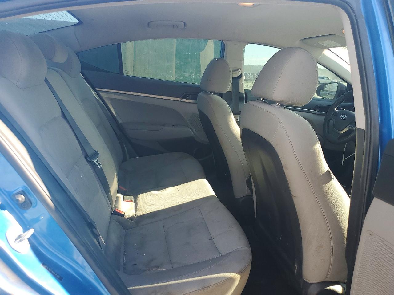 2017 HYUNDAI ELANTRA photo 10