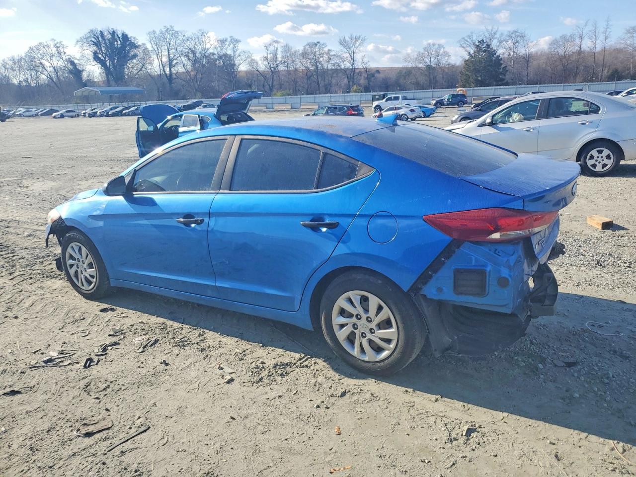 2017 HYUNDAI ELANTRA photo 2