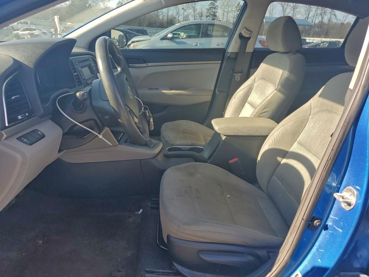 2017 HYUNDAI ELANTRA photo 7