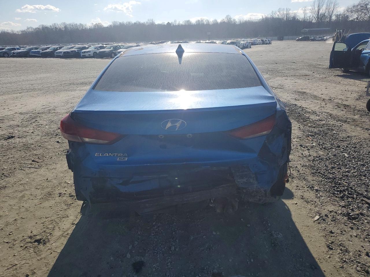 2017 HYUNDAI ELANTRA photo 6