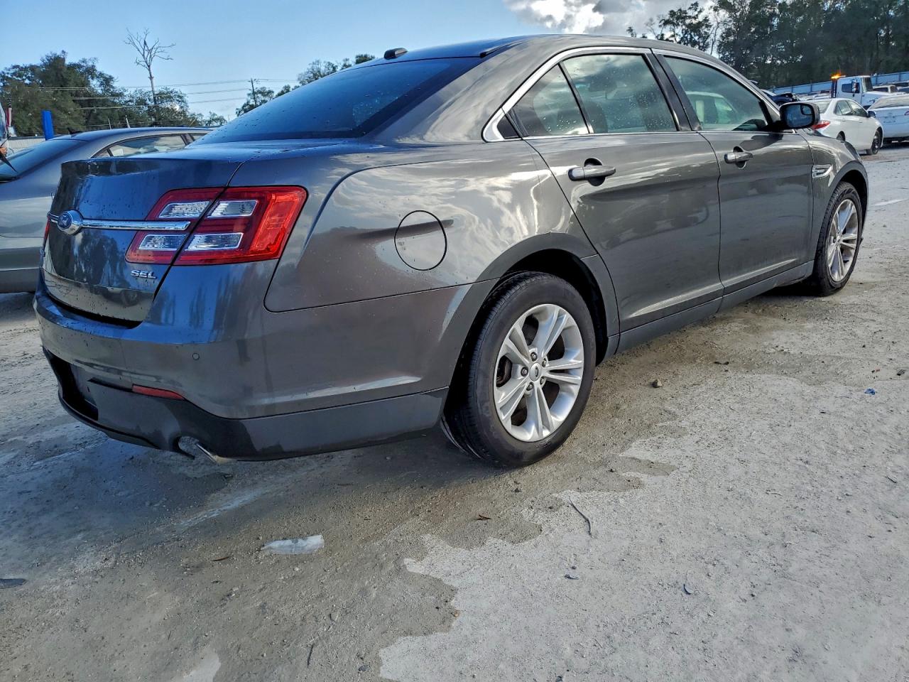 2018 FORD TAURUS SEL photo 5