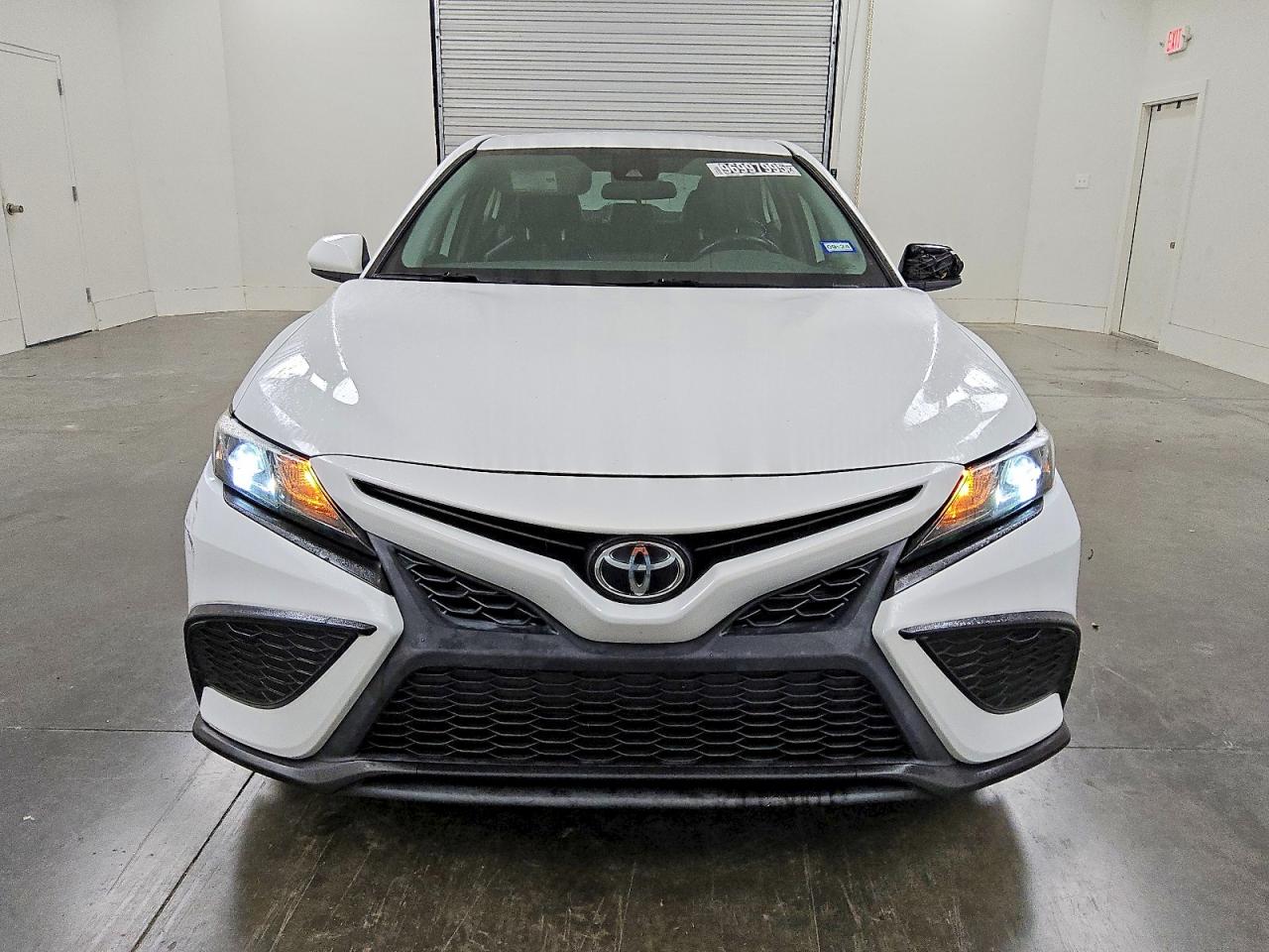 2021 TOYOTA CAMRY SE photo 9