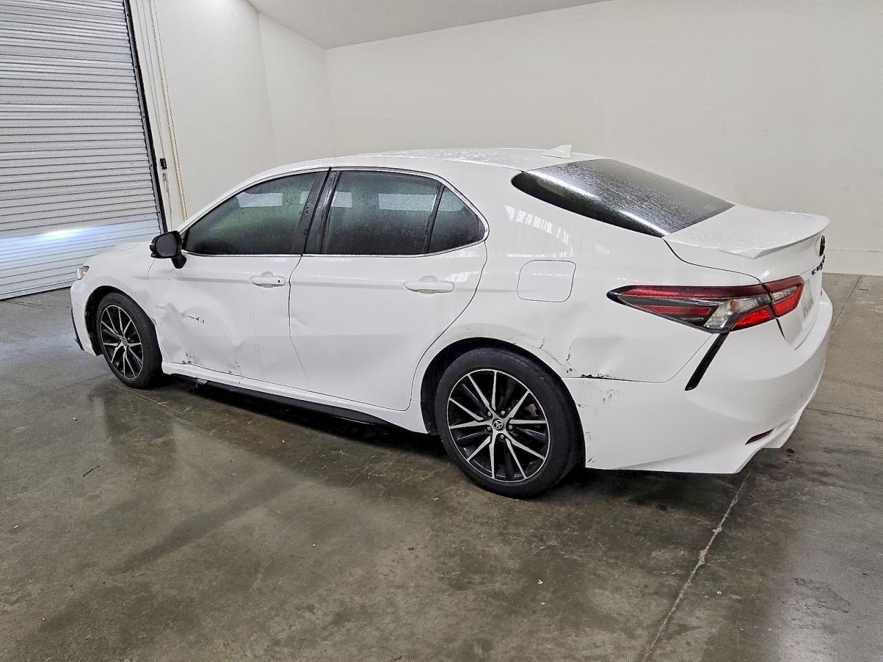 2021 TOYOTA CAMRY SE photo 3