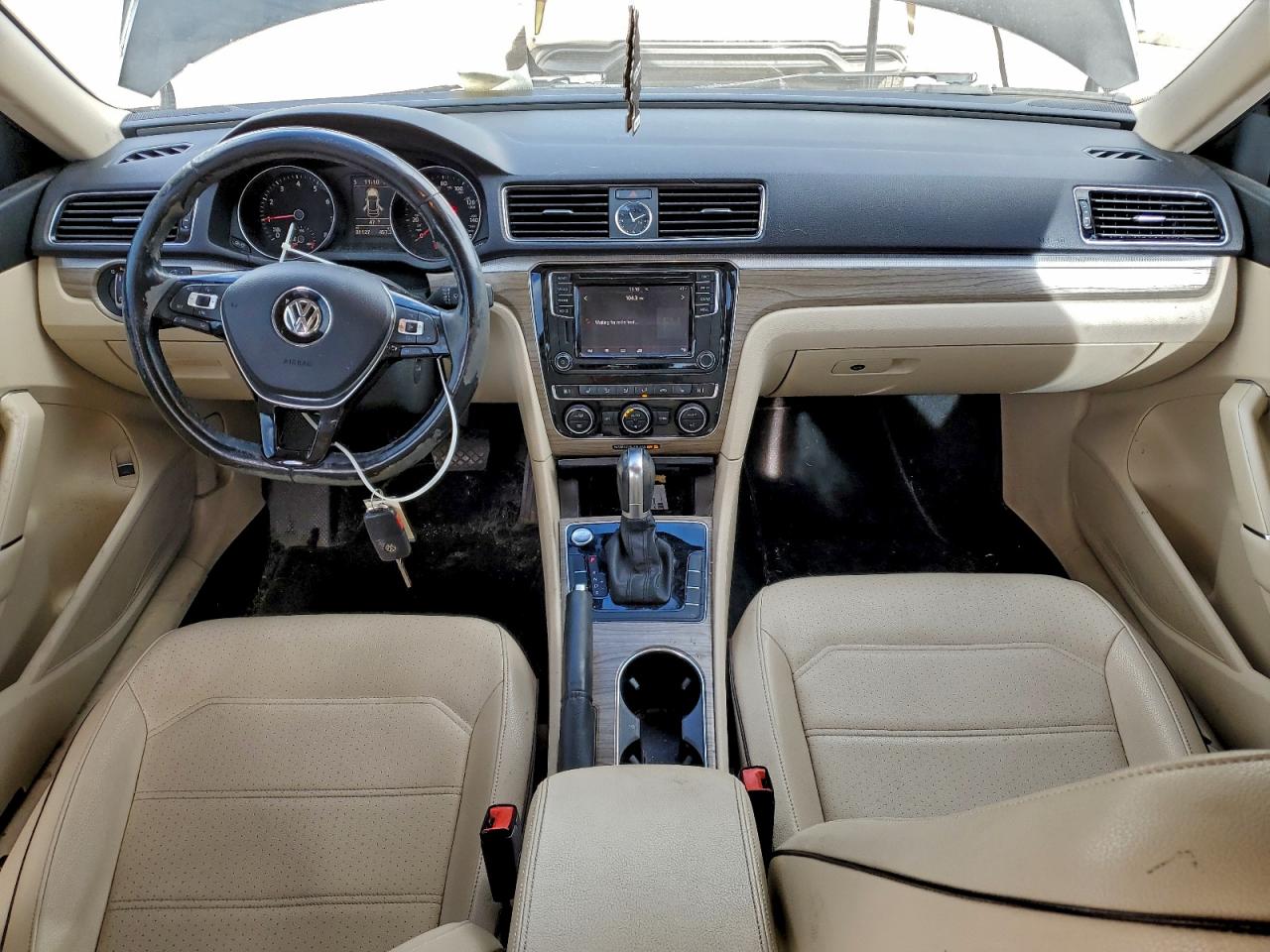 2017 VOLKSWAGEN PASSAT SE photo 15