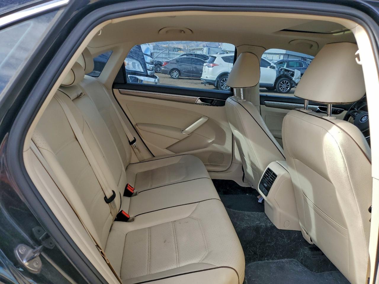 2017 VOLKSWAGEN PASSAT SE photo 19