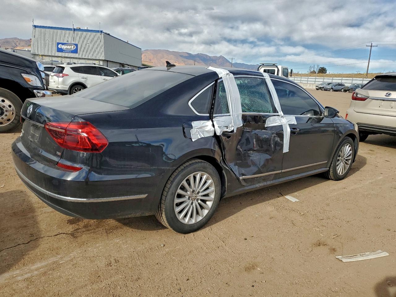 2017 VOLKSWAGEN PASSAT SE photo 5