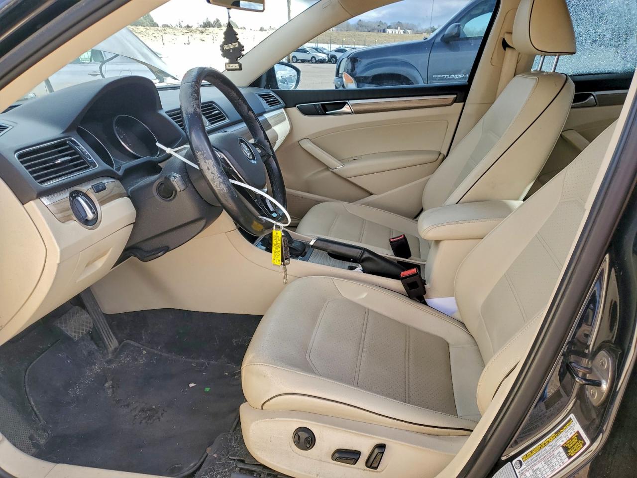 2017 VOLKSWAGEN PASSAT SE photo 13
