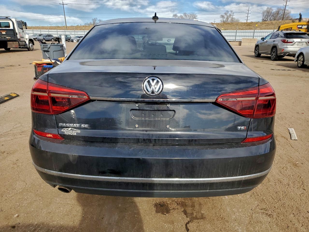 2017 VOLKSWAGEN PASSAT SE photo 11