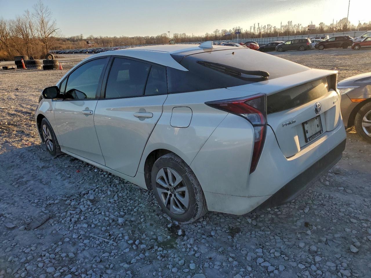2017 TOYOTA PRIUS photo 2