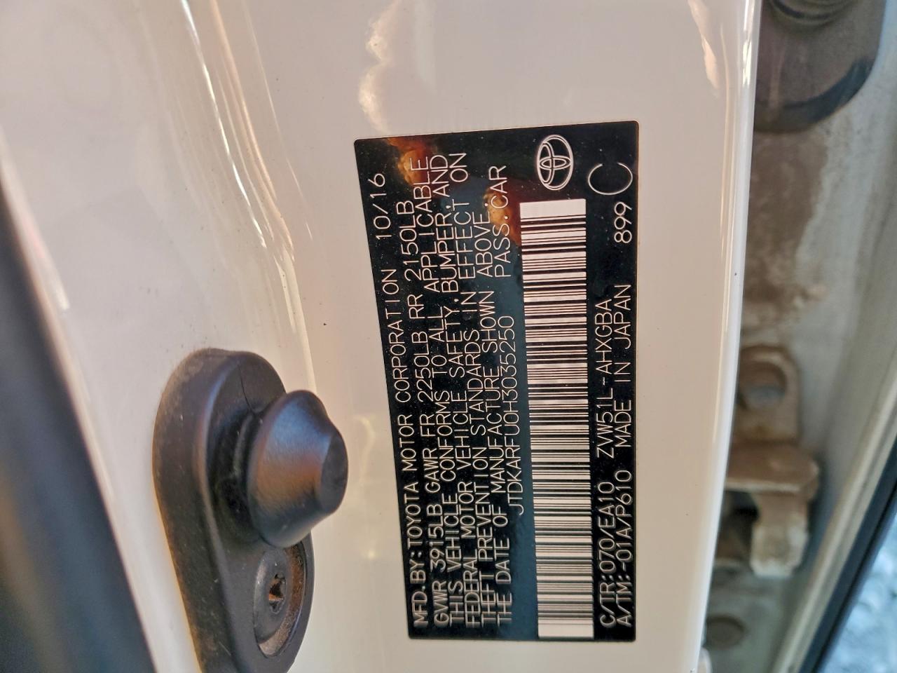 2017 TOYOTA PRIUS photo 12