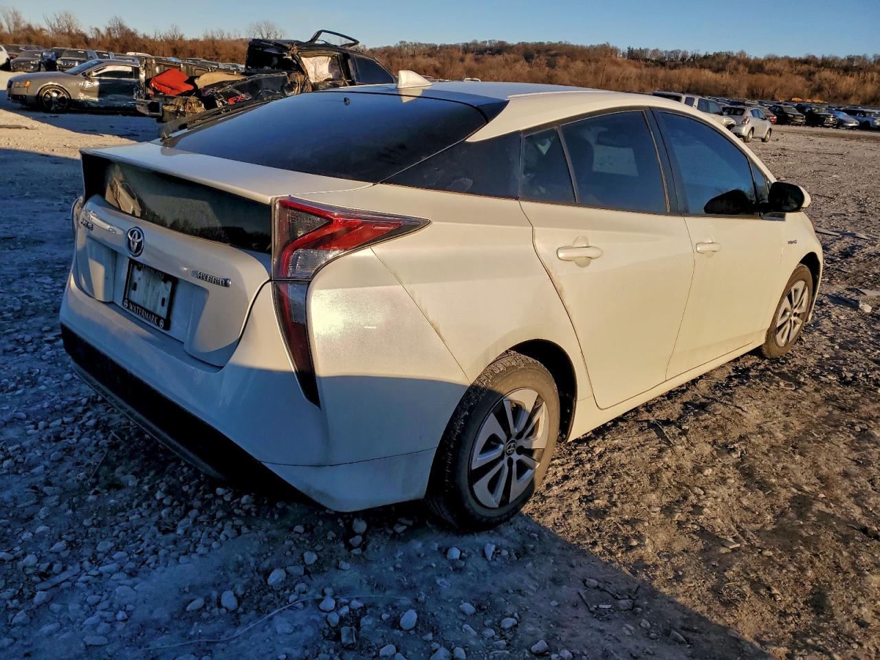 2017 TOYOTA PRIUS photo 3