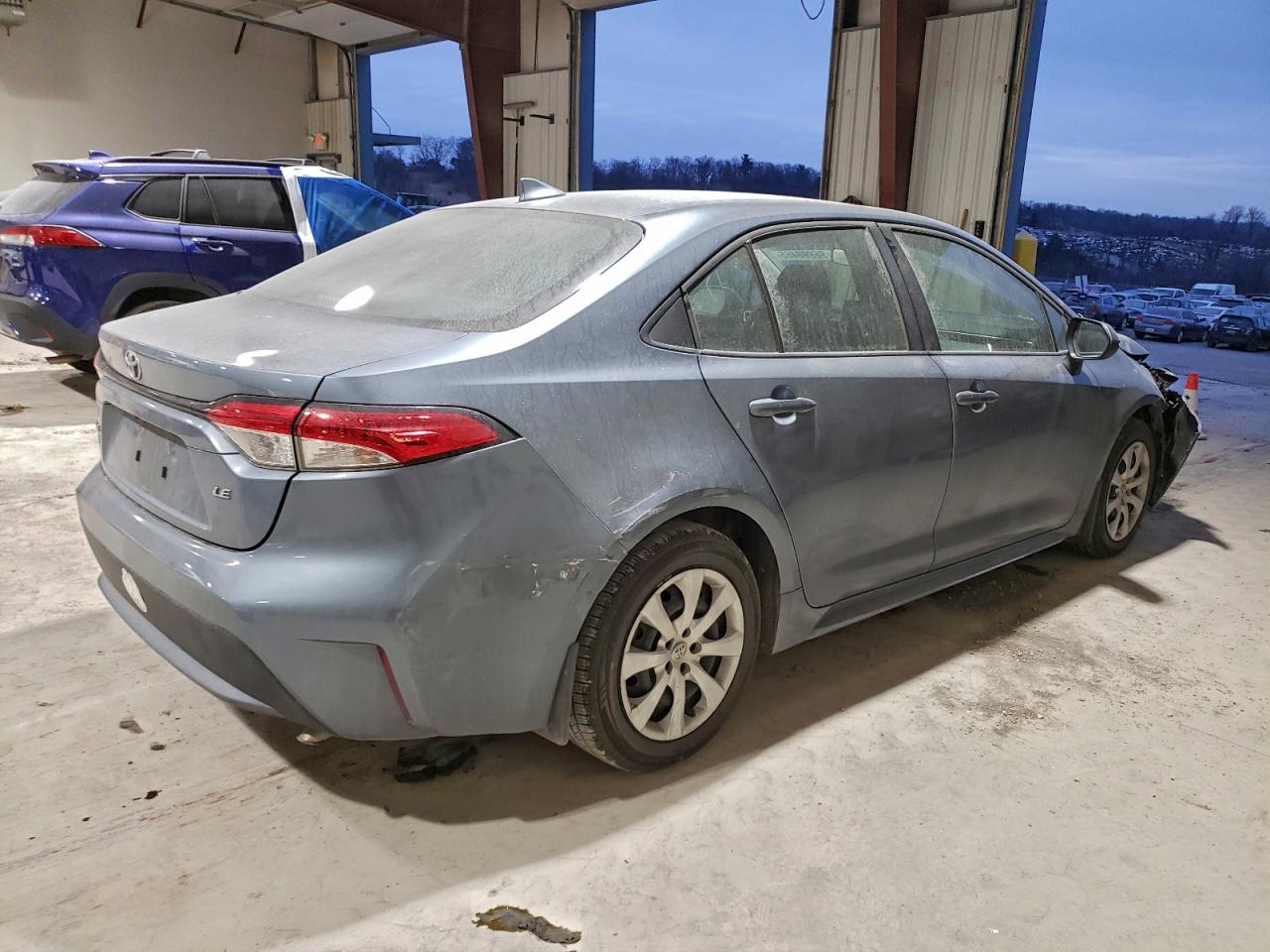 2021 TOYOTA COROLLA LE photo 3