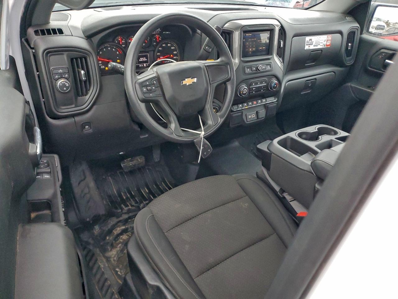 2025 CHEVROLET SILVERADO C1500 photo 8