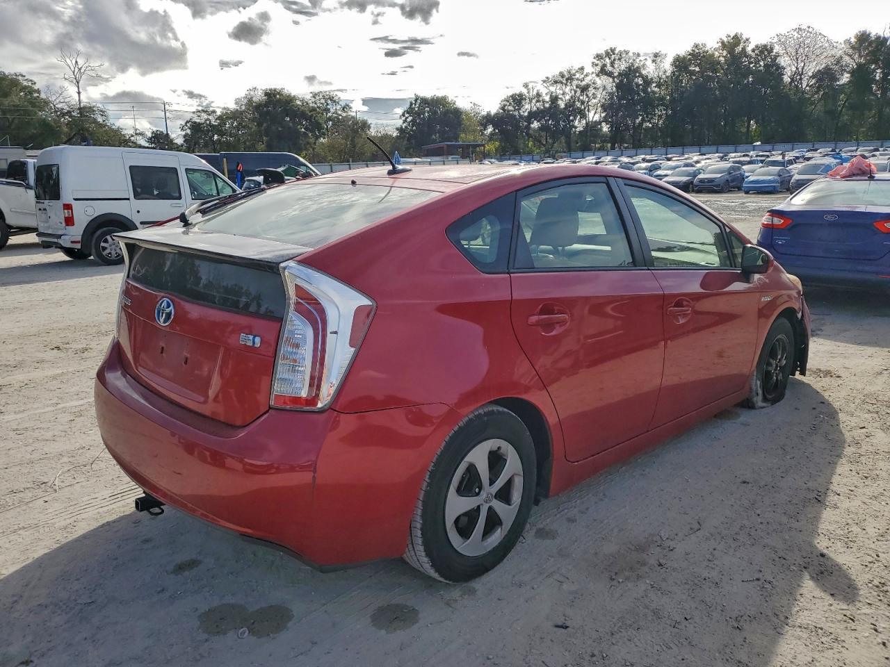 2014 TOYOTA PRIUS photo 3