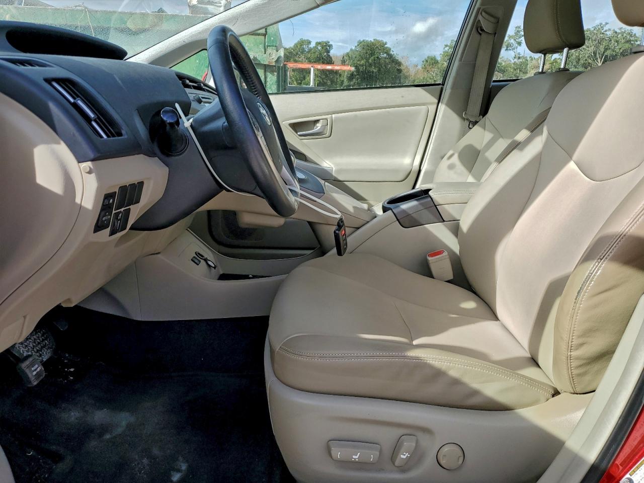2014 TOYOTA PRIUS photo 7