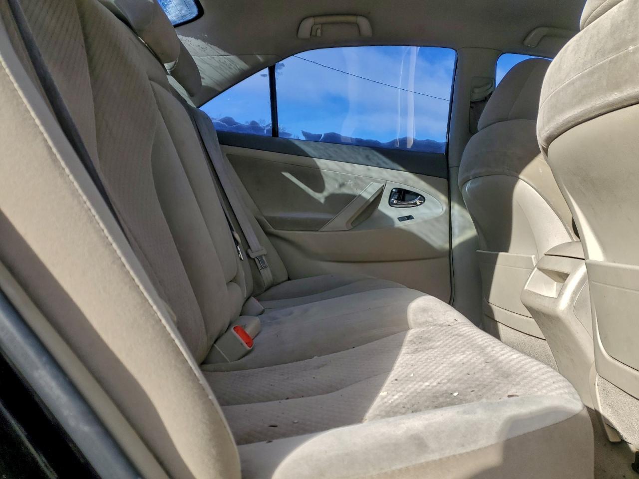 2009 TOYOTA CAMRY LE photo 10