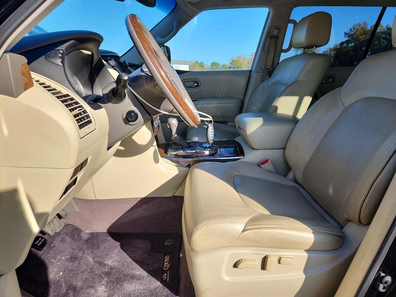2017 INFINITI QX80 BASE photo 13