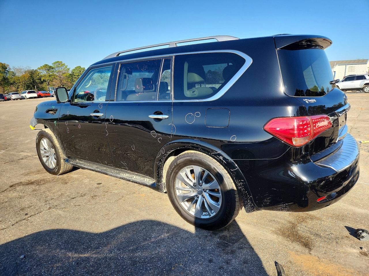 2017 INFINITI QX80 BASE photo 3