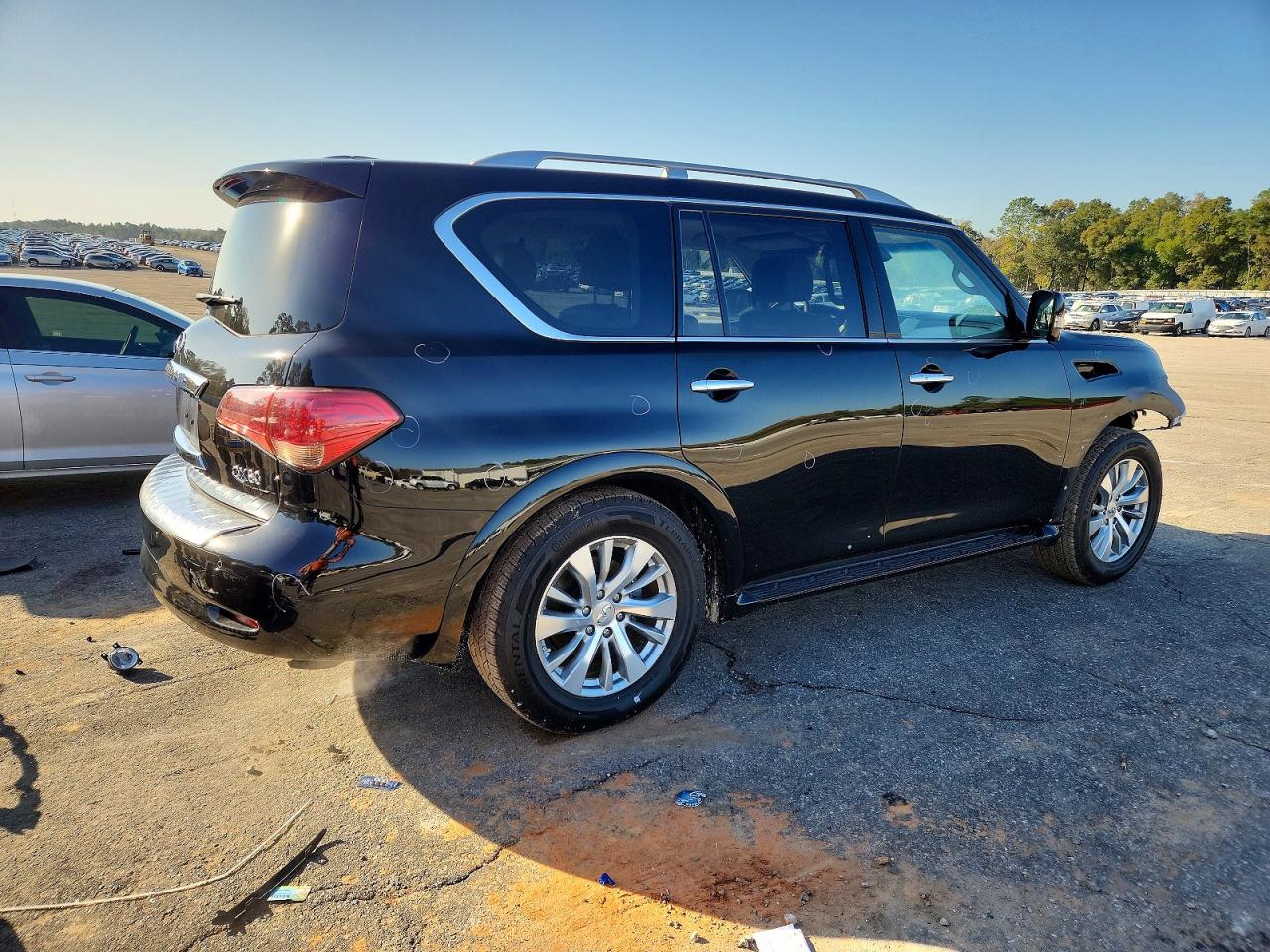 2017 INFINITI QX80 BASE photo 5
