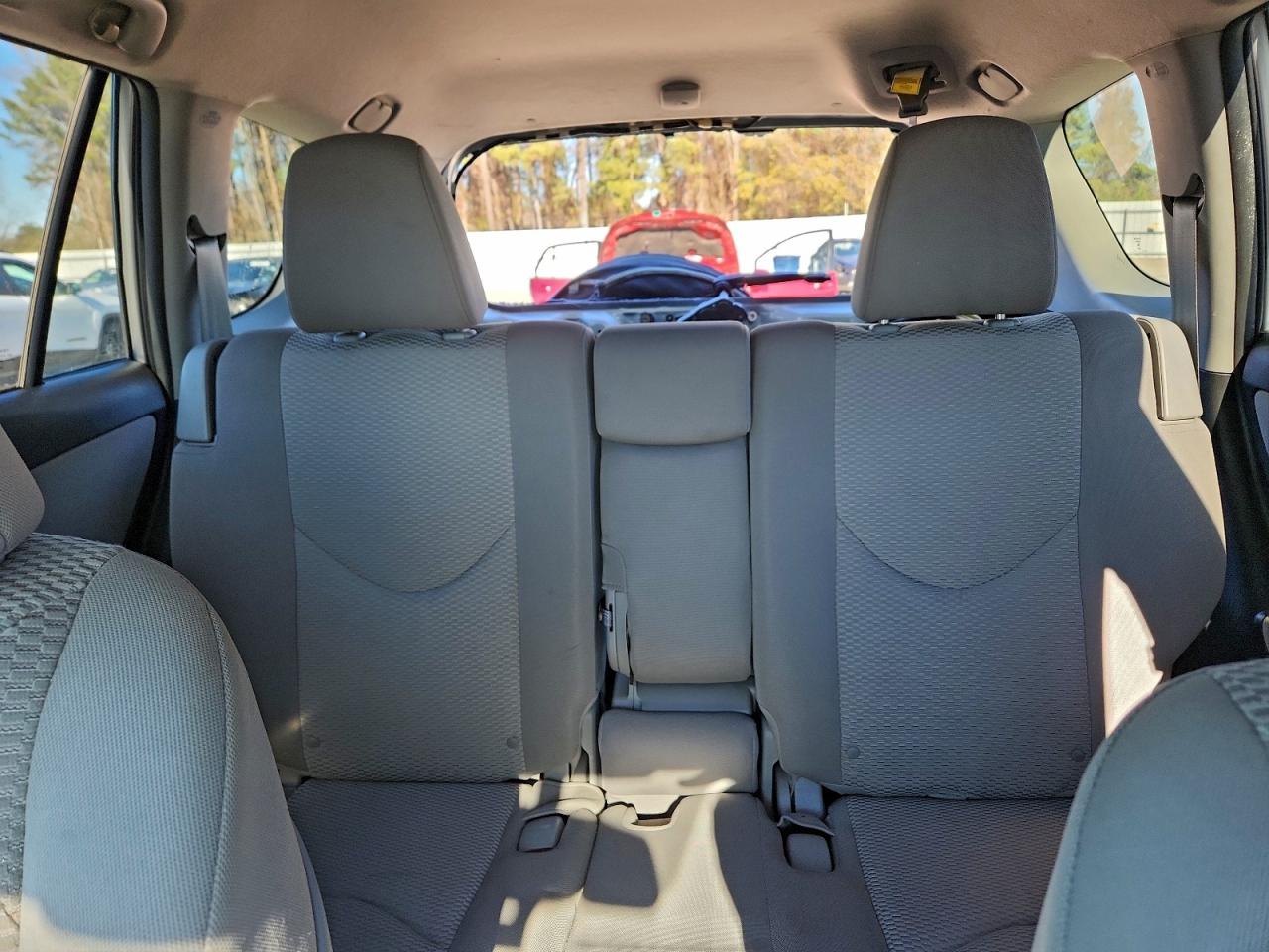 2011 TOYOTA RAV4 photo 10