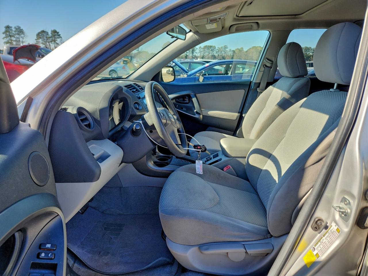 2011 TOYOTA RAV4 photo 7