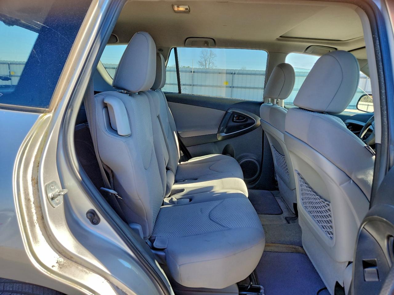 2011 TOYOTA RAV4 photo 11