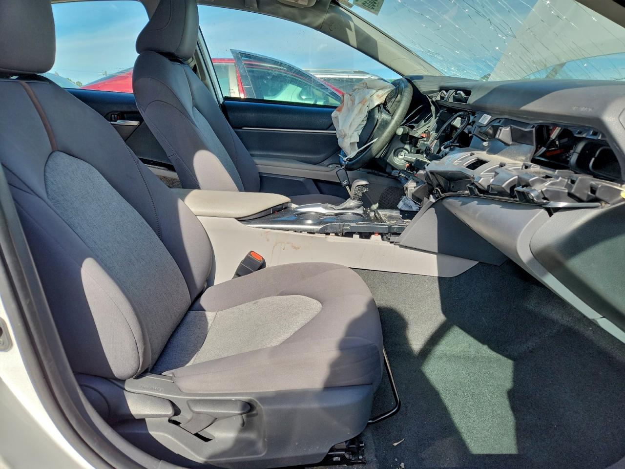 2020 TOYOTA CAMRY LE photo 7