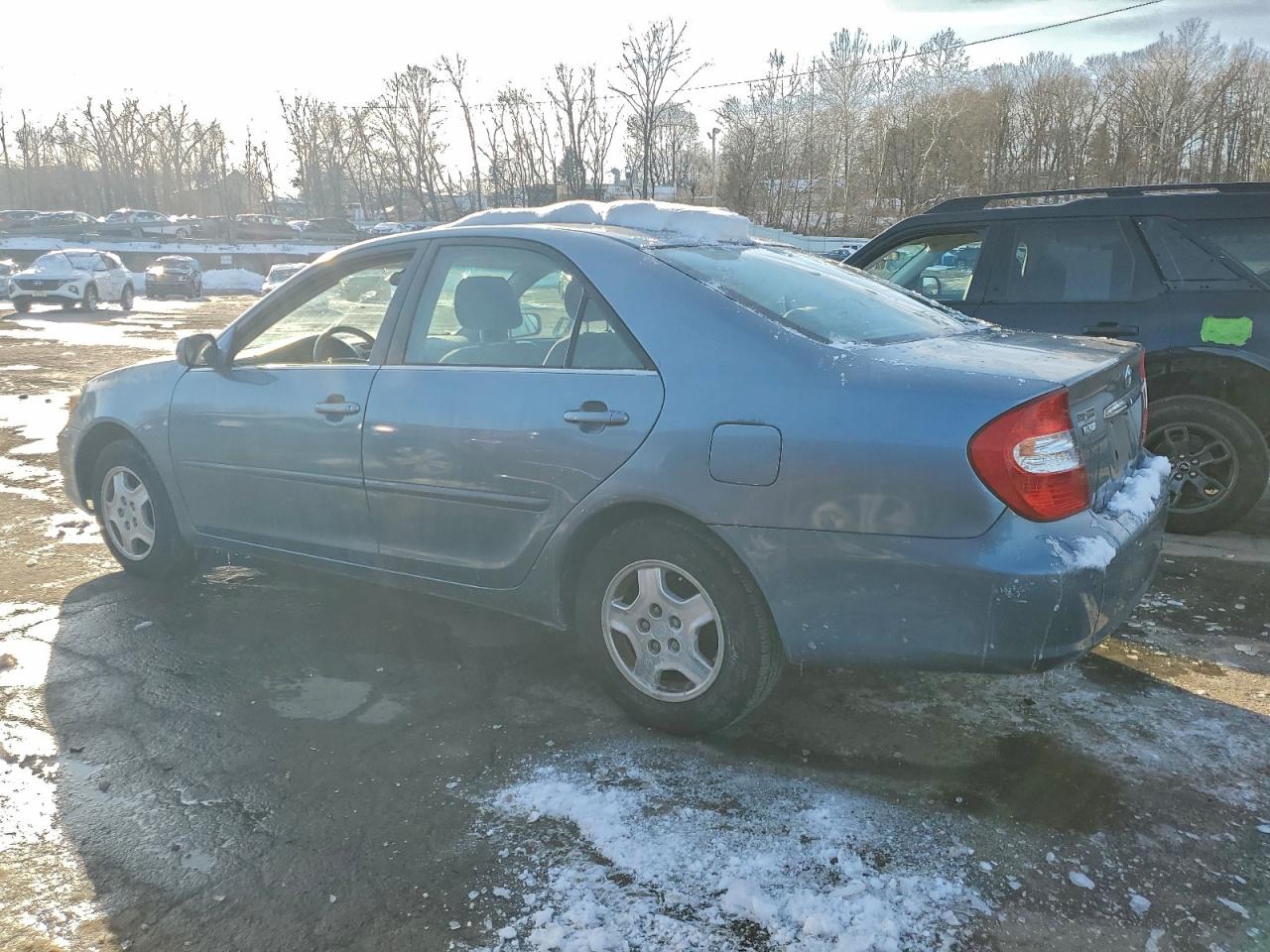 2002 TOYOTA CAMRY LE photo 2