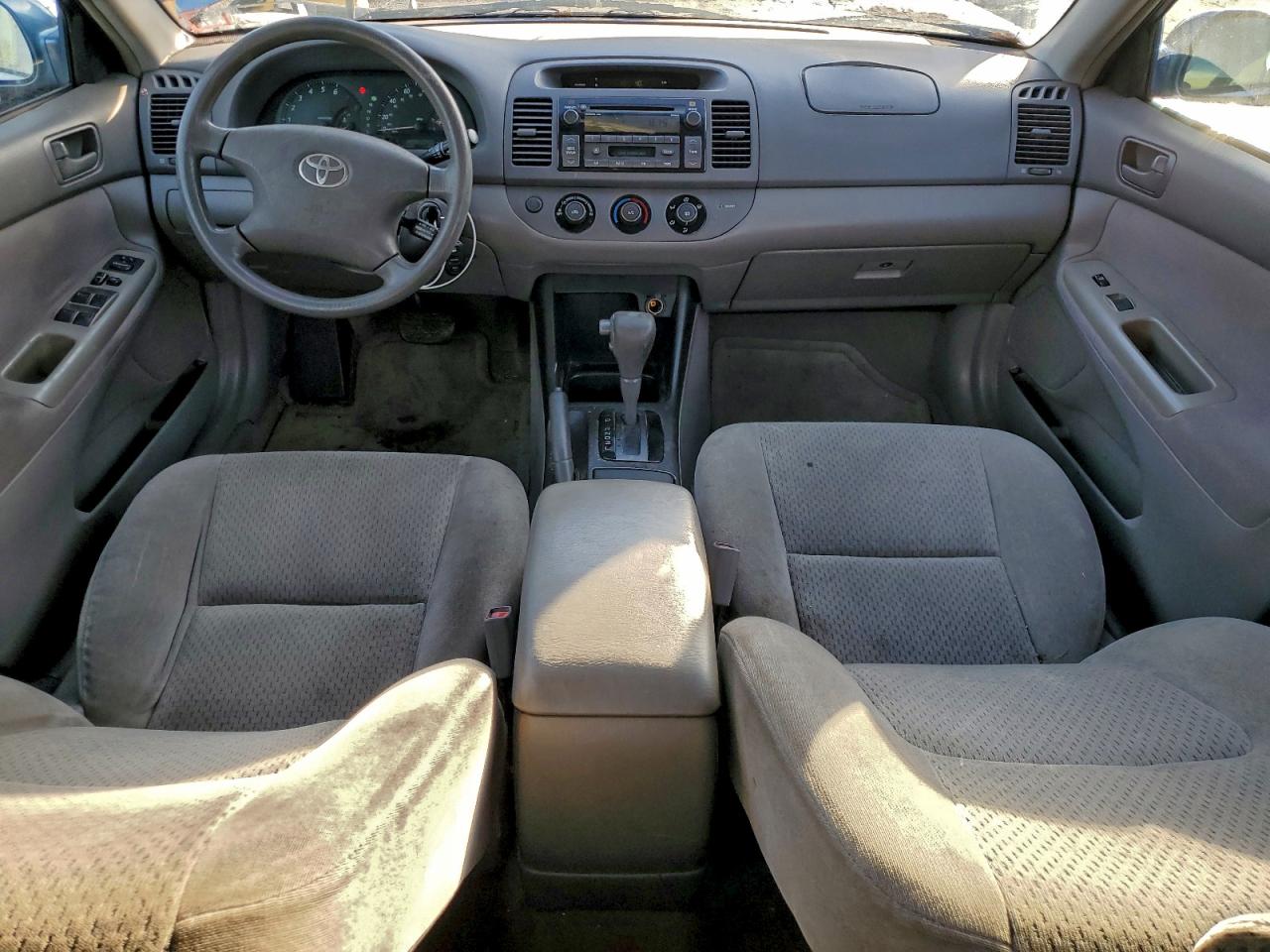 2002 TOYOTA CAMRY LE photo 8
