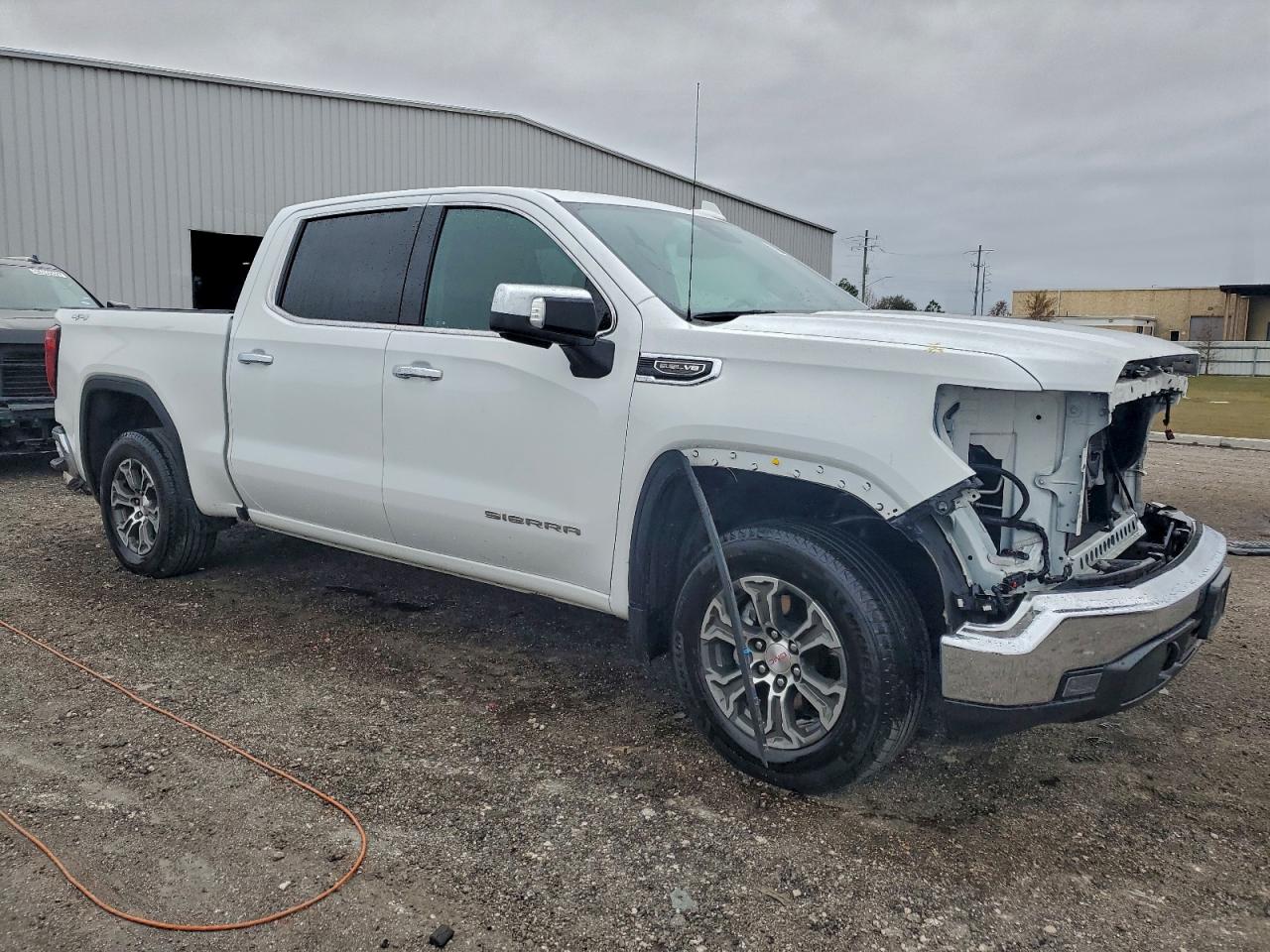 2025 GMC SIERRA K1500 SLT photo 4
