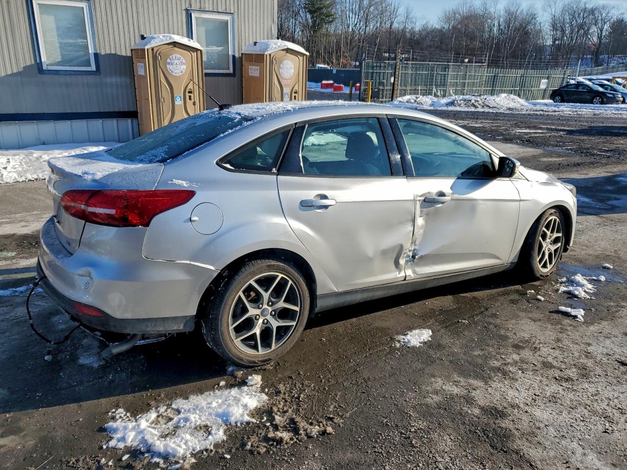 2017 FORD FOCUS SEL photo 3