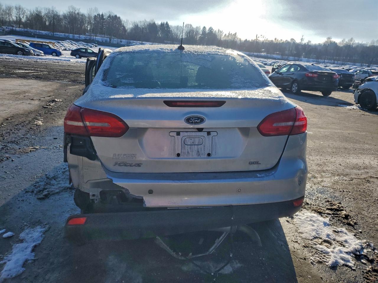 2017 FORD FOCUS SEL photo 6