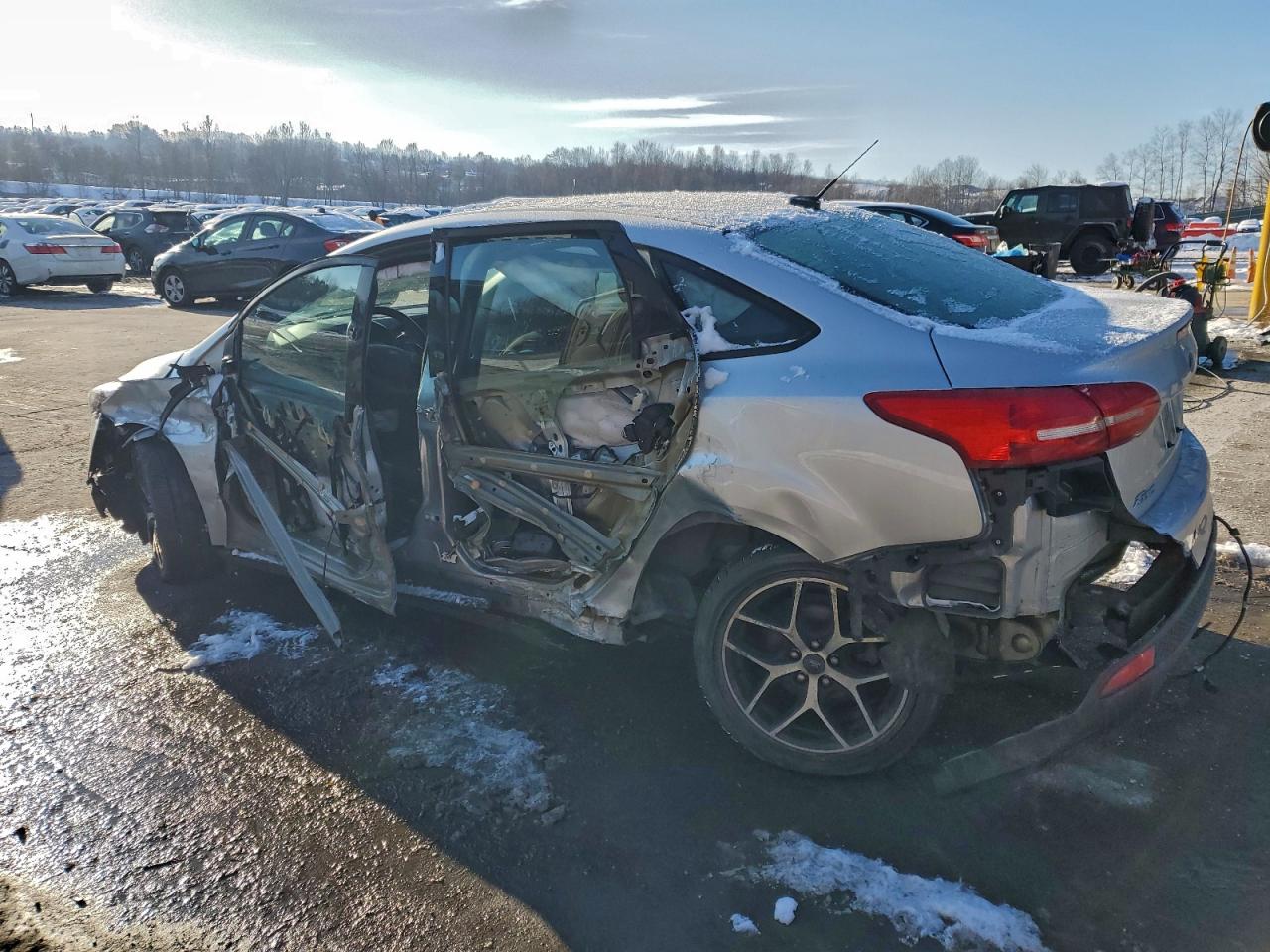 2017 FORD FOCUS SEL photo 2