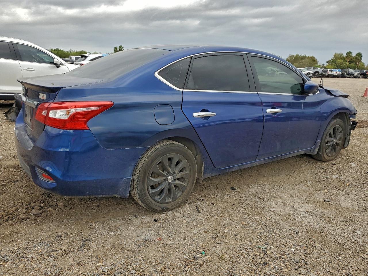 2019 NISSAN SENTRA S photo 3