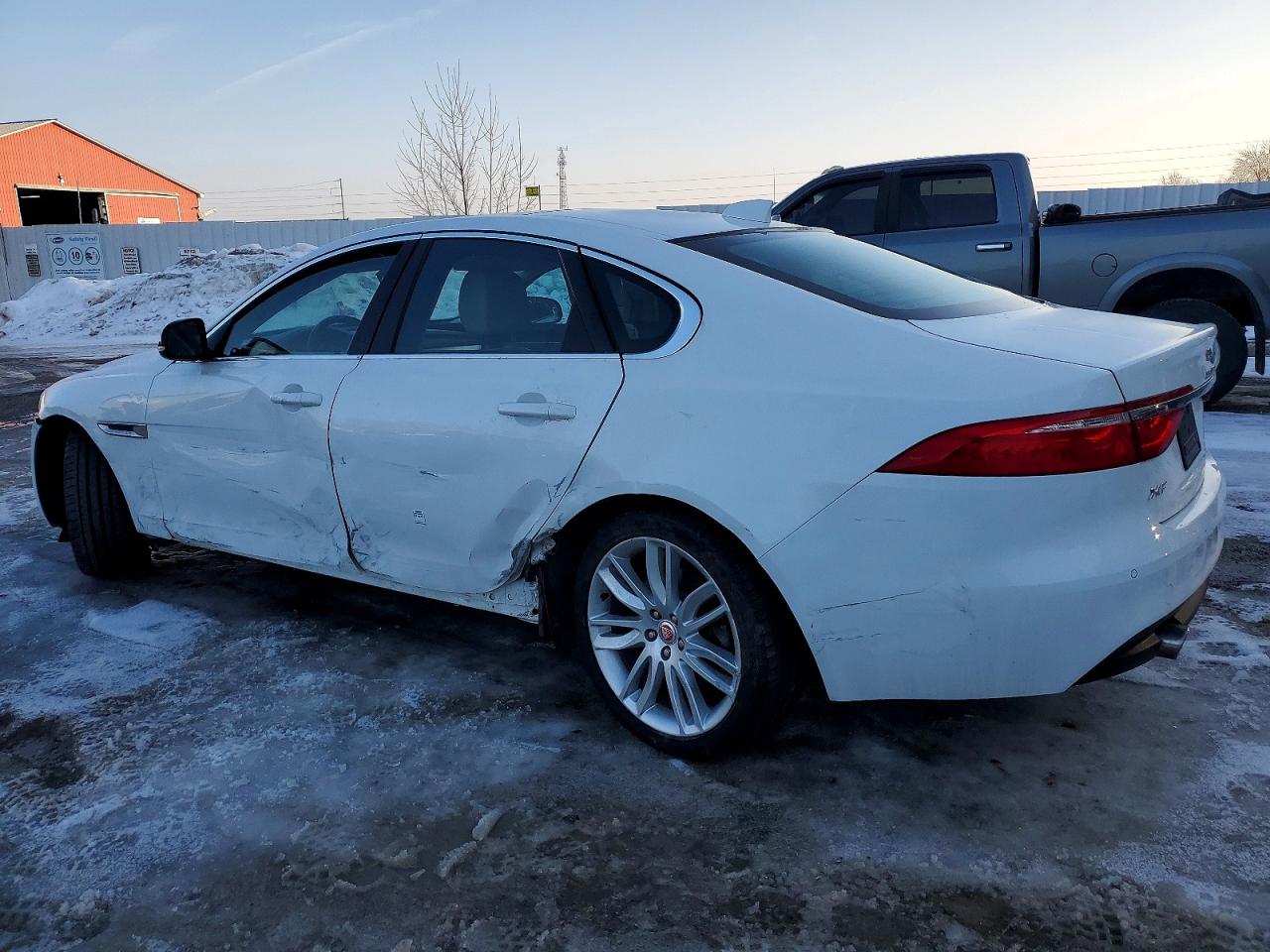 2016 JAGUAR XF PRESTIGE photo 3