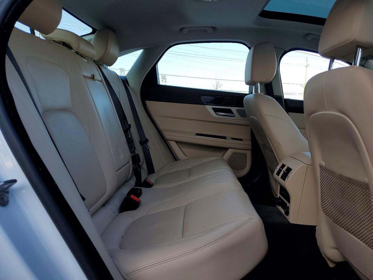 2016 JAGUAR XF PRESTIGE photo 21