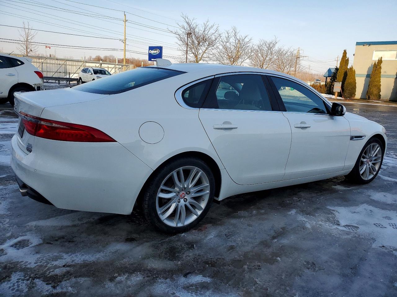 2016 JAGUAR XF PRESTIGE photo 5