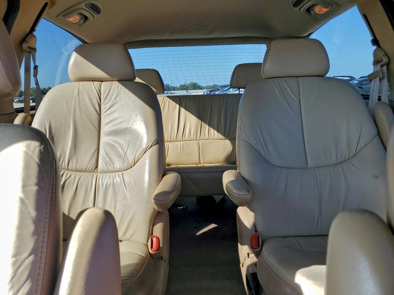 1998 CHRYSLER TOWN & COUNTRY LXI photo 19