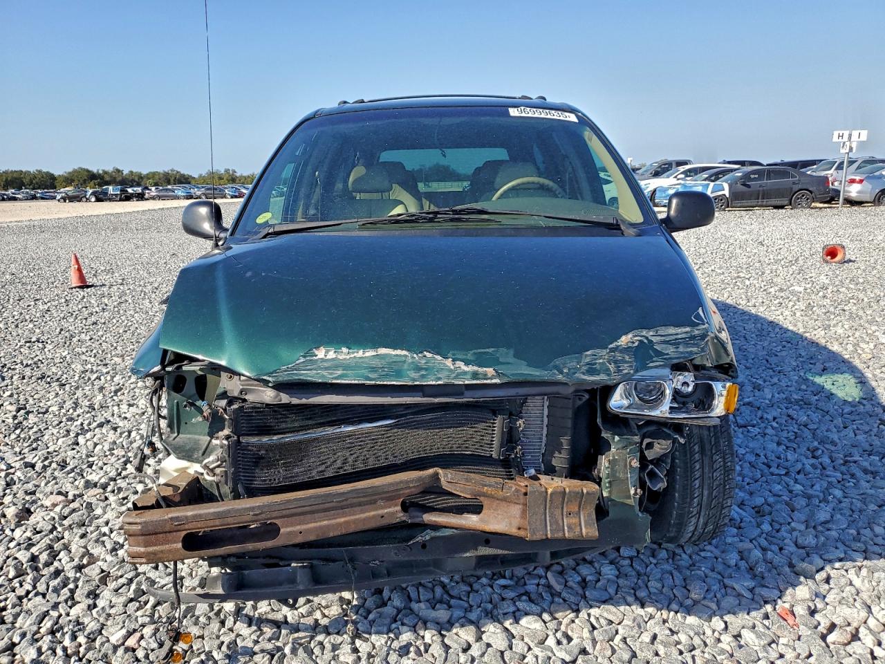 1998 CHRYSLER TOWN & COUNTRY LXI photo 9