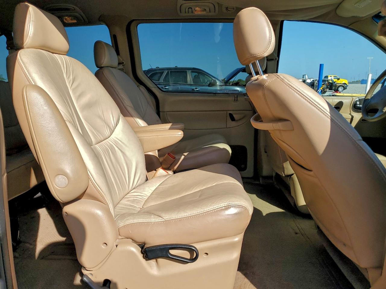 1998 CHRYSLER TOWN & COUNTRY LXI photo 21