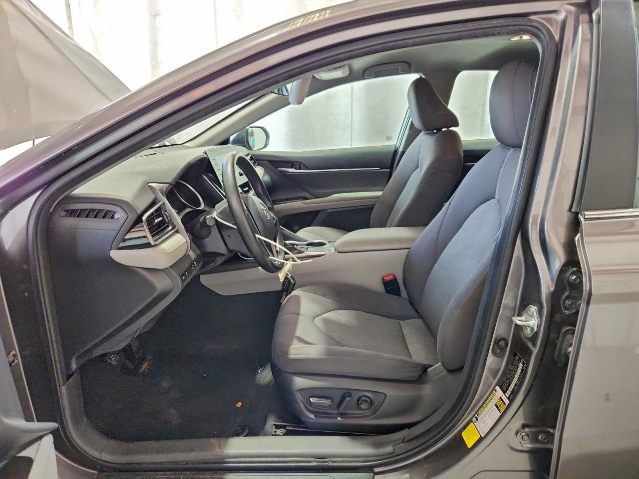 2022 TOYOTA CAMRY LE photo 13