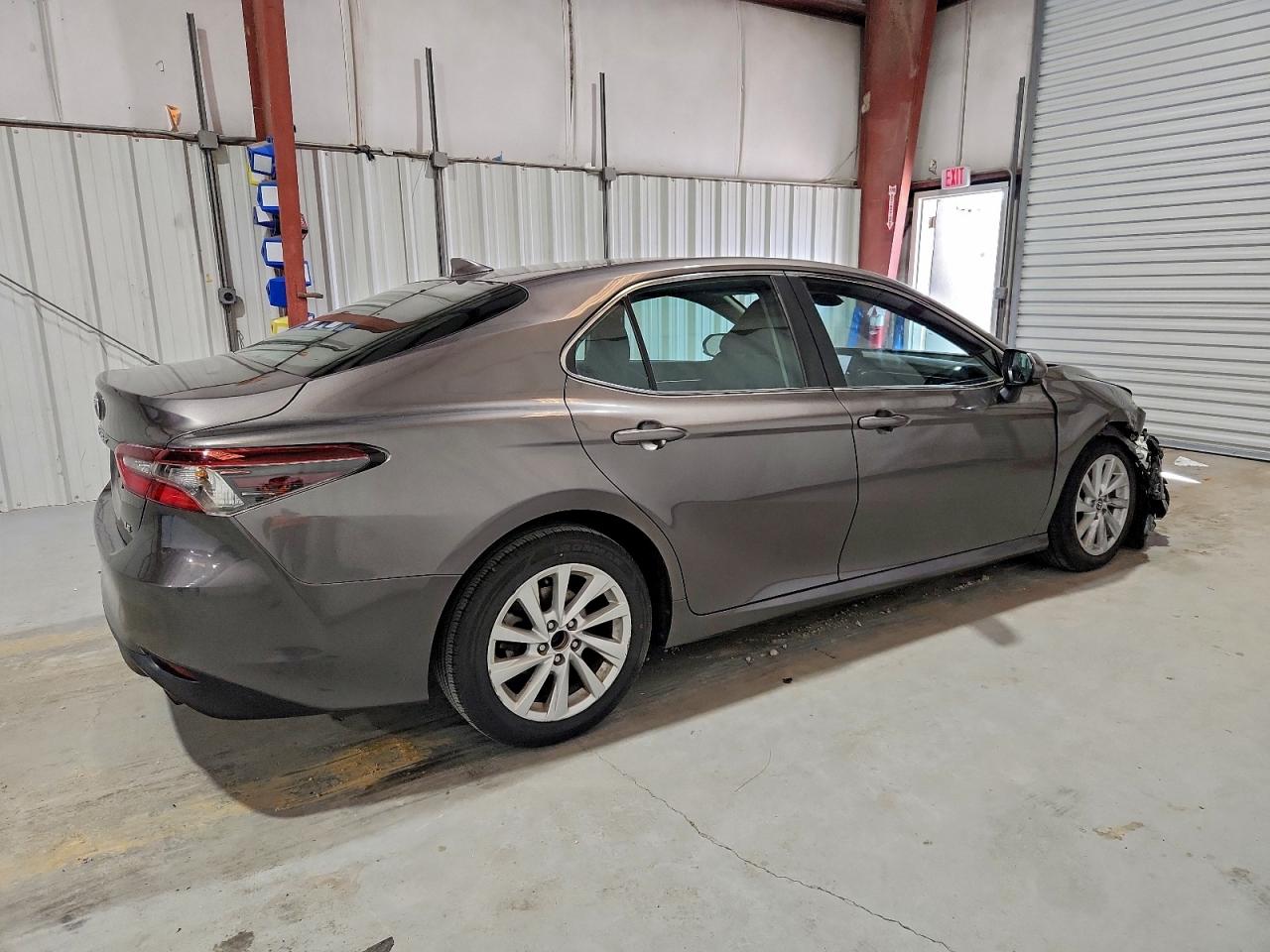 2022 TOYOTA CAMRY LE photo 5