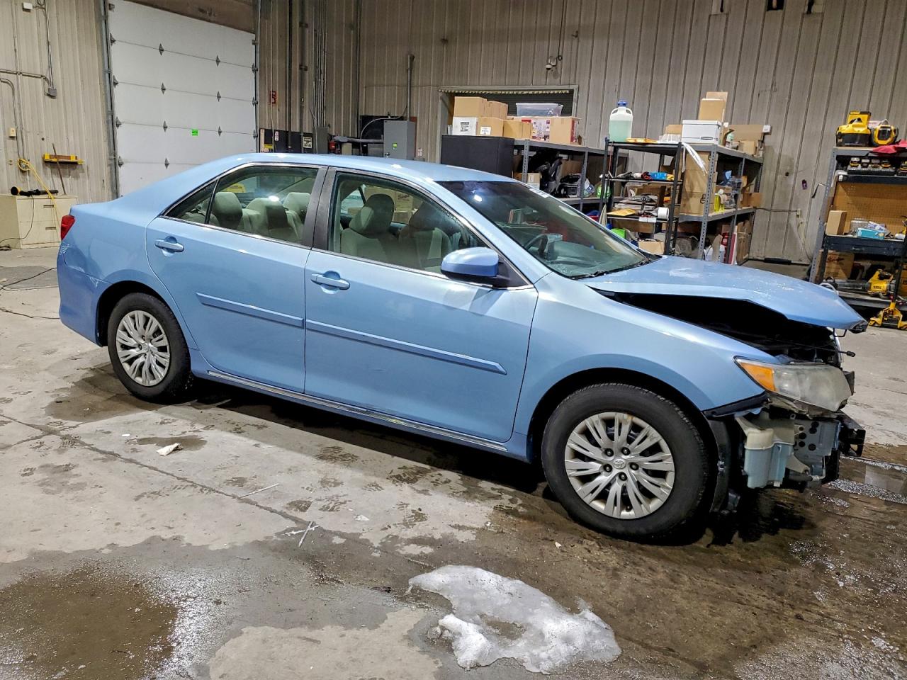 2013 TOYOTA CAMRY LE photo 4