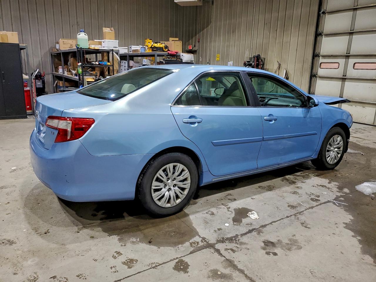 2013 TOYOTA CAMRY LE photo 3