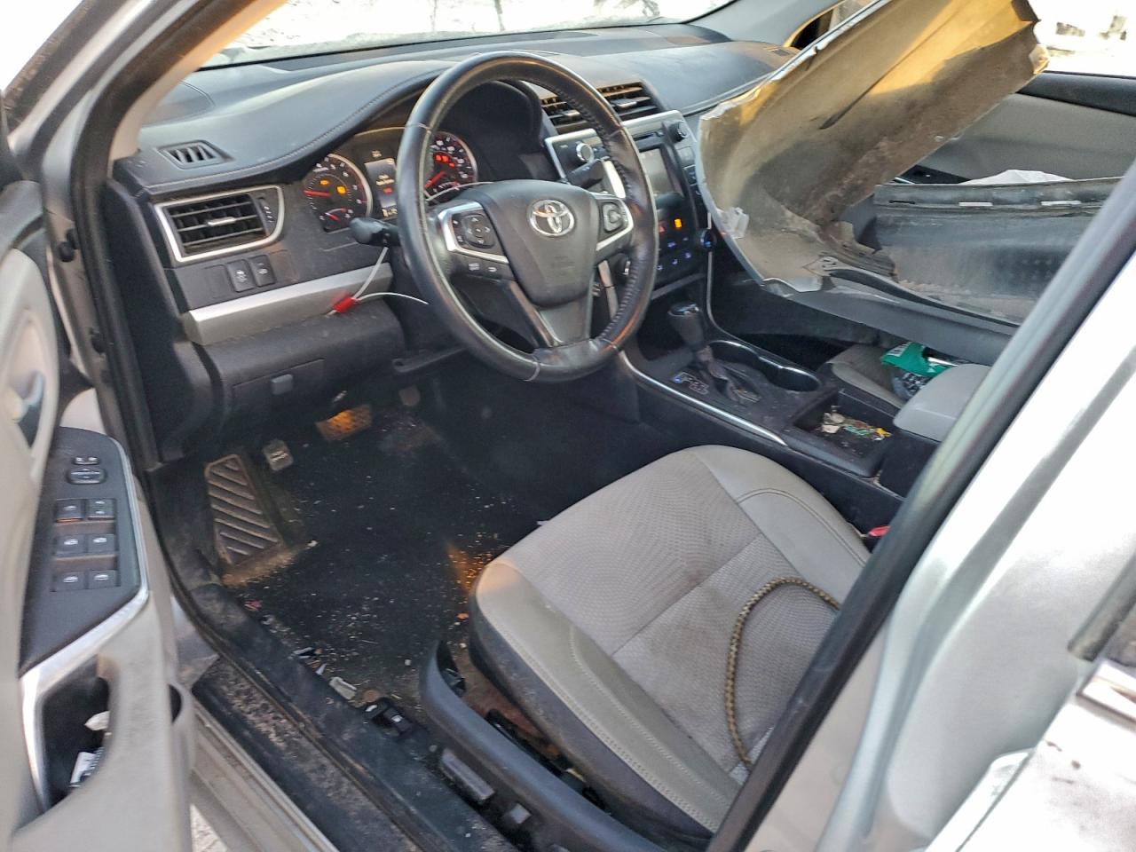 2016 TOYOTA CAMRY LE photo 8